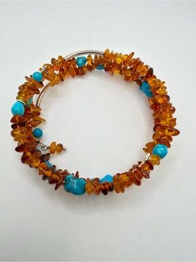 ~7.5" Amber chip, turquoise and sterling silver beaded bracelet on memory wire!